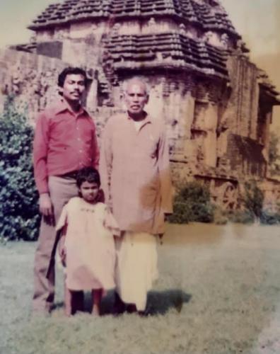 The Association: Dr. Debendra Nayak and Freedom Fighter Ganeshwar Sahu in 1989 at Sun Temple, Konark.
